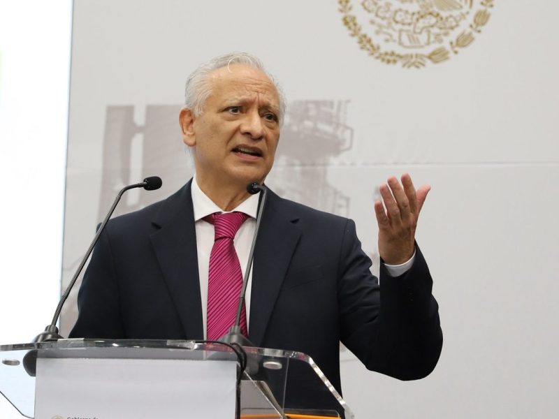 Difunden video de exdirector de Pemex golpeando a su esposa; Sheinbaum promete apoyo