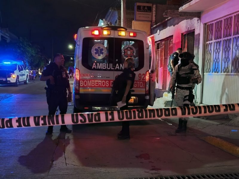 Dejan grave a hombre dentro de vivienda sin puerta durante ataque a balazos en León