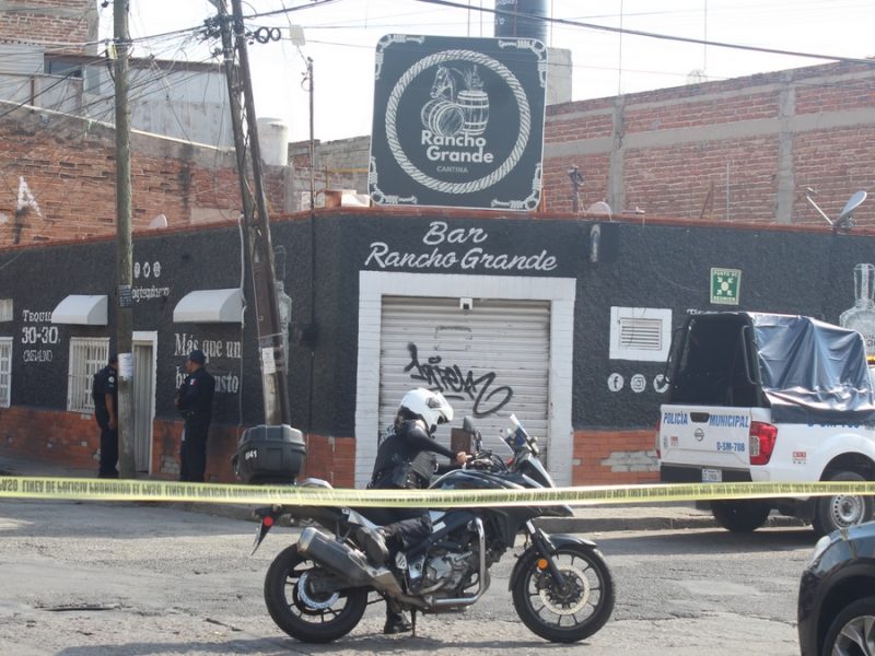 Irrumpen en bar y atacan a balazos en León: hay dos muertos y dos heridos