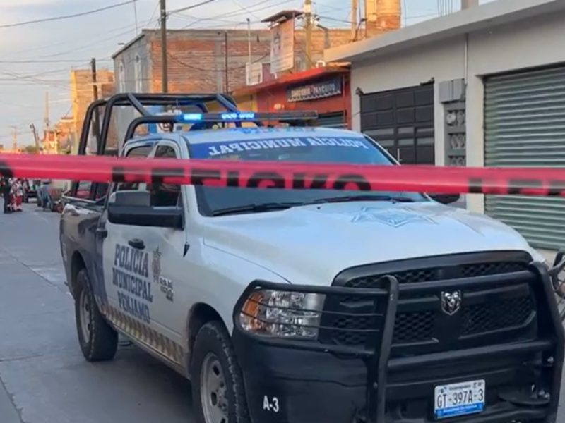 Irrumpen sicarios en el Centro de Pénjamo para matar a hombre a balazos