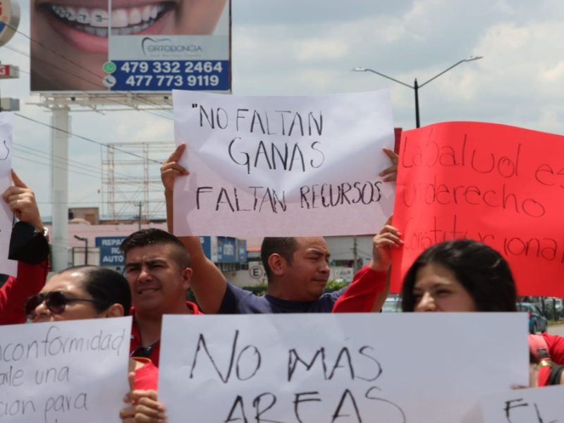 Bloqueo en Paseo de los Insurgentes: Protesta de nuevo personal del IMSS León