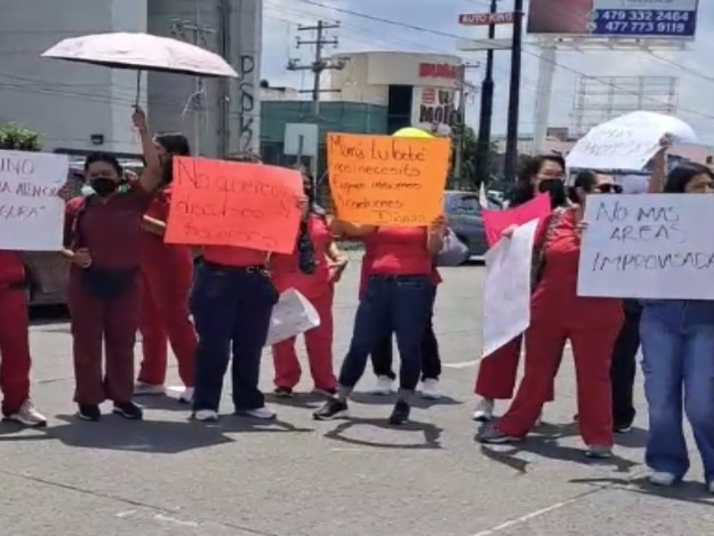 Bloqueo en Paseo de los Insurgentes: Protesta de nuevo personal del IMSS León