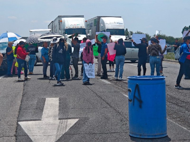 Cierran autopista Salamanca-Celaya tras presunta detención injusta en Villagrán