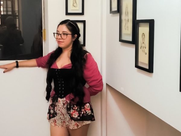 Cris Palapa: La ilustradora leonesa que desafía al lupus y a la IA con arte.