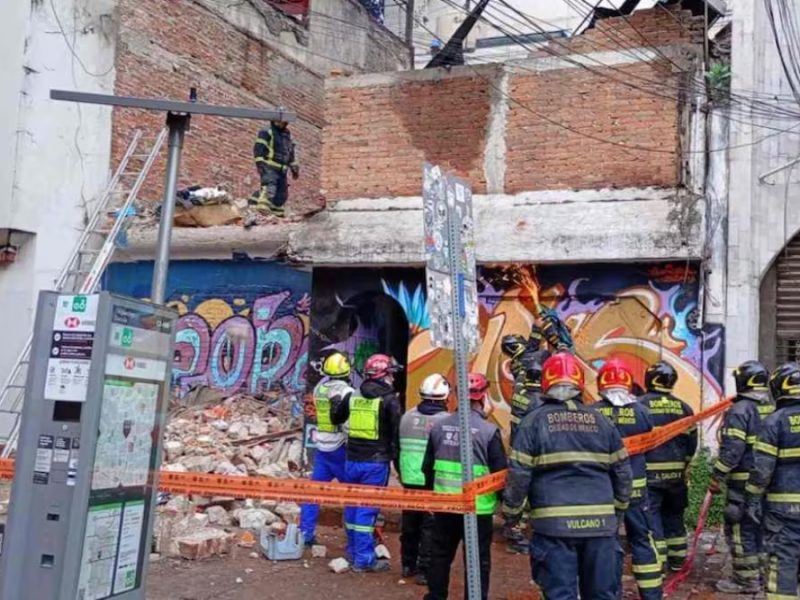 Tragedia en alcaldía Cuauhtémoc: Se derrumba casa y muere habitante; rescatan a adulta mayor
