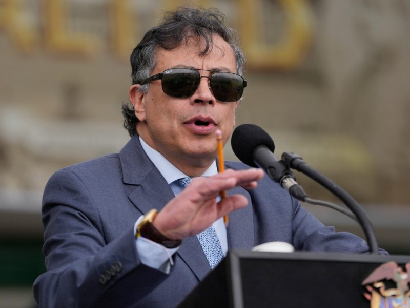 Polémica por querer suspender temporalmente a Petro sacude a Colombia previo a elecciones