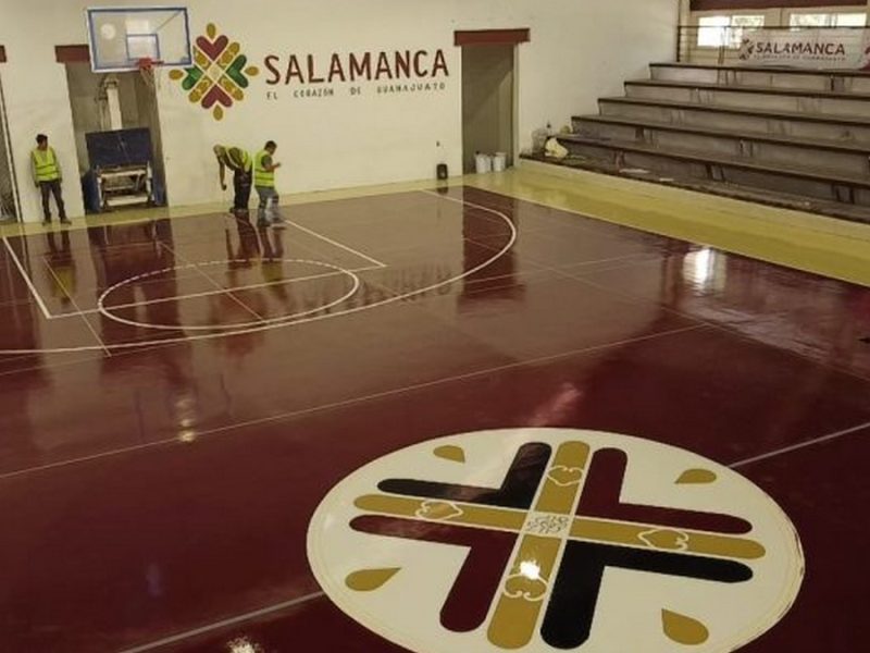 Vinculan a proceso a exdirectora de Recursos Humanos de Salamanca por presunto ejercicio ilícito