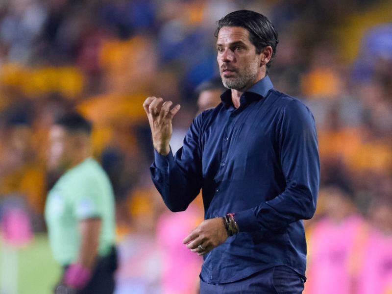 Fernando Gago, exentrenador de Chivas y Necaxa, sufre infarto