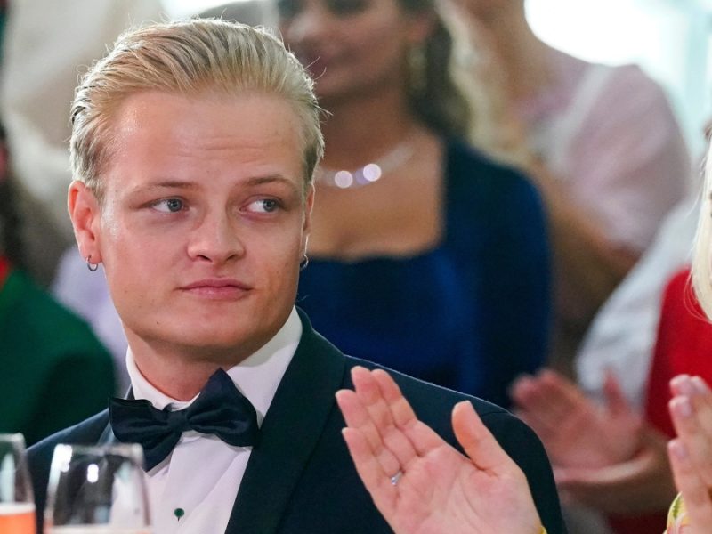 Por violar a mujeres inconscientes, dan 4 años de prisión a hijo de la princesa heredera de Noruega