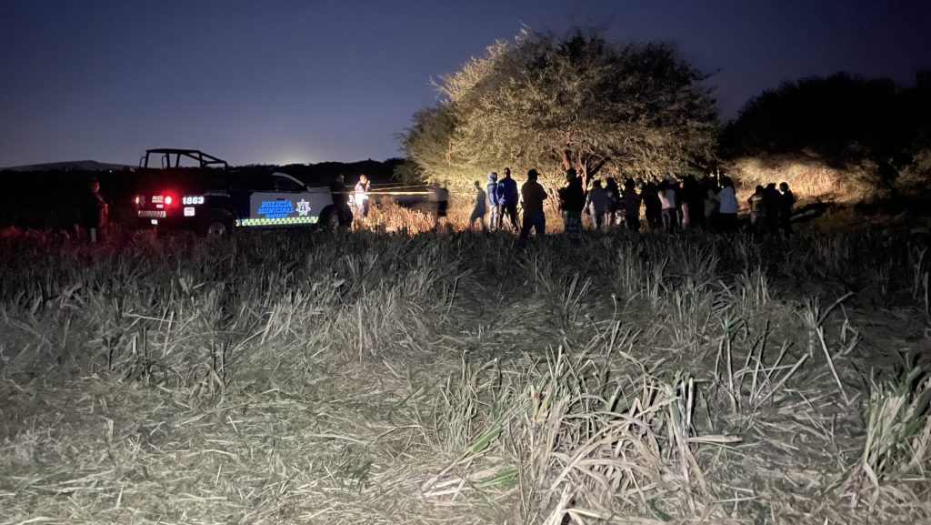 Hallan una bolsa con restos humanos en lote baldío de Colinas del Río, en Irapuato