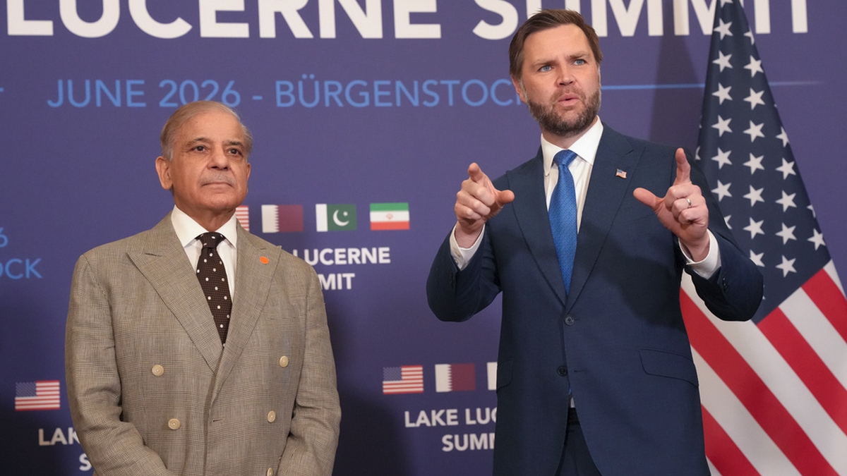 JD Vance y Shehbaz Sharif