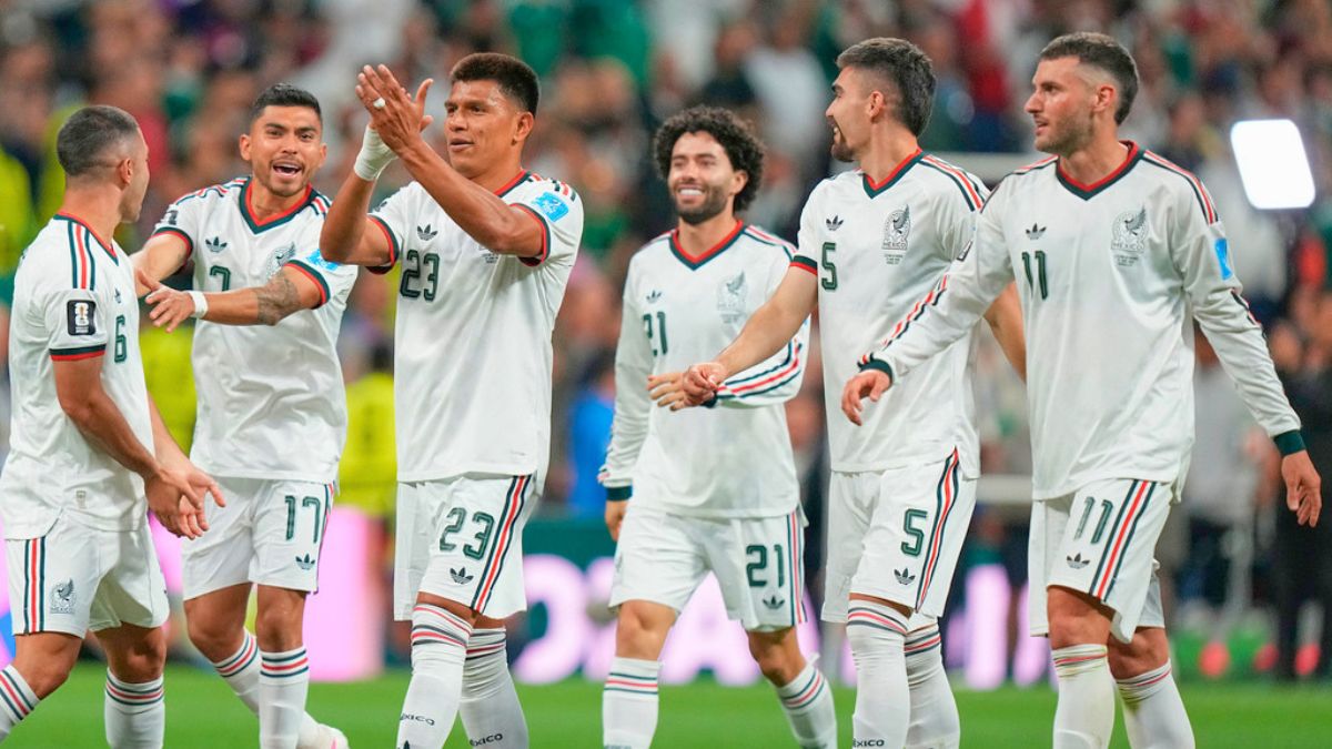 Jugador de la Selección Mexicana celebran la victoria sobre Chequia. AP.