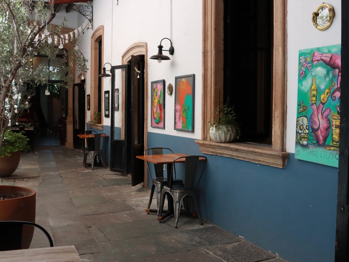 Juan Pablo Macías lleva el arte de grunge y boleros a Corazón de Pan