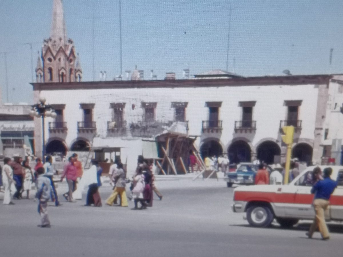 Libros rescatan la historia de edificios, portales y plazas antiguas de León