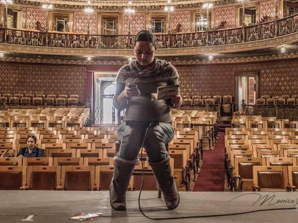 Paola Arenas la artista que rompe barreras de género en el teatro
