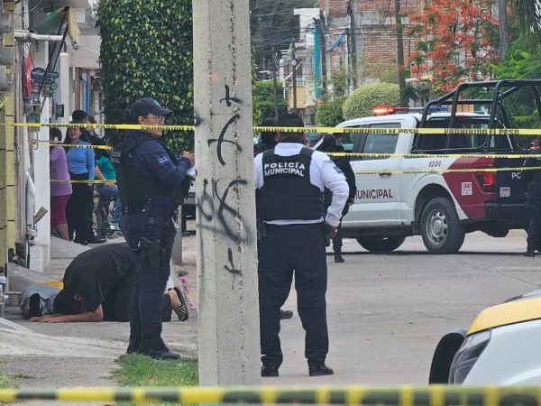 Motosiclistas matan a hombre en la colonia La Gloria en Salamanca