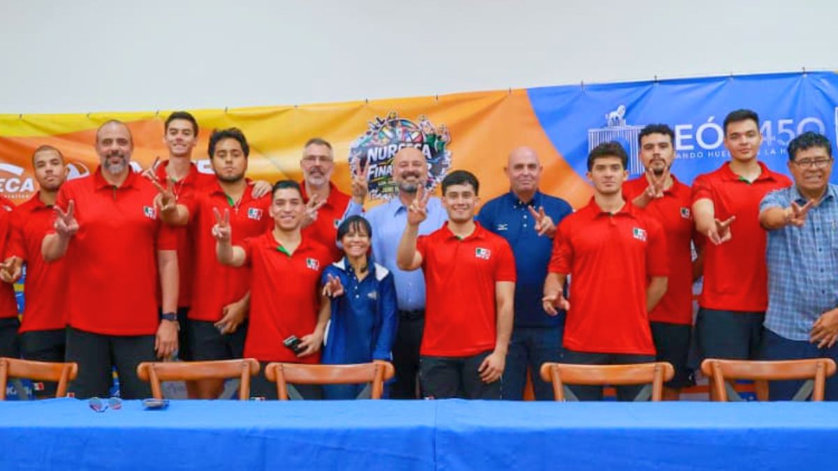 La Selección Mexicana de voleibol varonil que competirá en el Norceca Final Four en León. Comude.
