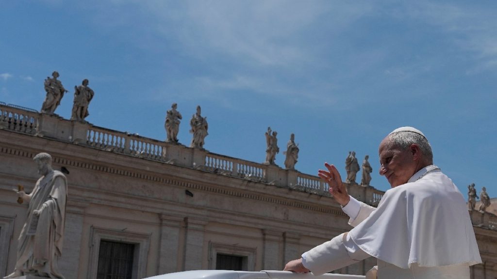 “La guerra nunca será bendecida por Dios”, expresa León XIV en reunión con cardenales 