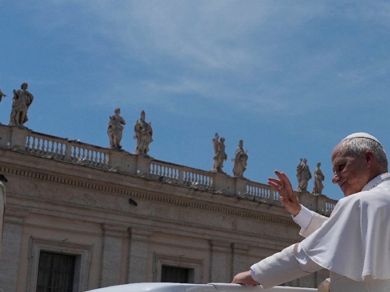 “La guerra nunca será bendecida por Dios”, expresa León XIV en reunión con cardenales 