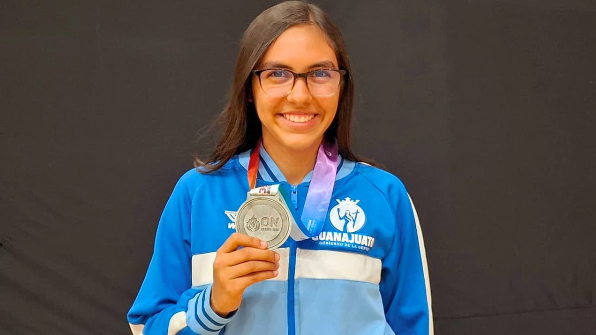 Lily Duarte con su medalla de patines. Code.