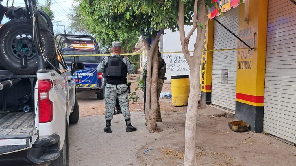 Lo interceptan hombres armados que iban en moto y lo asesinan en Irapuato