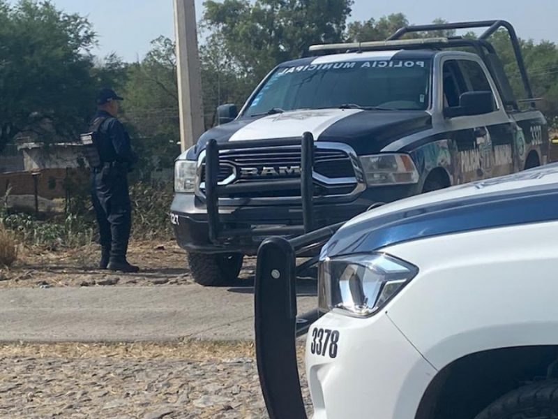 Hallan cuerpo de un joven con impactos de bala en terreno baldío de San Francisco del Rincón