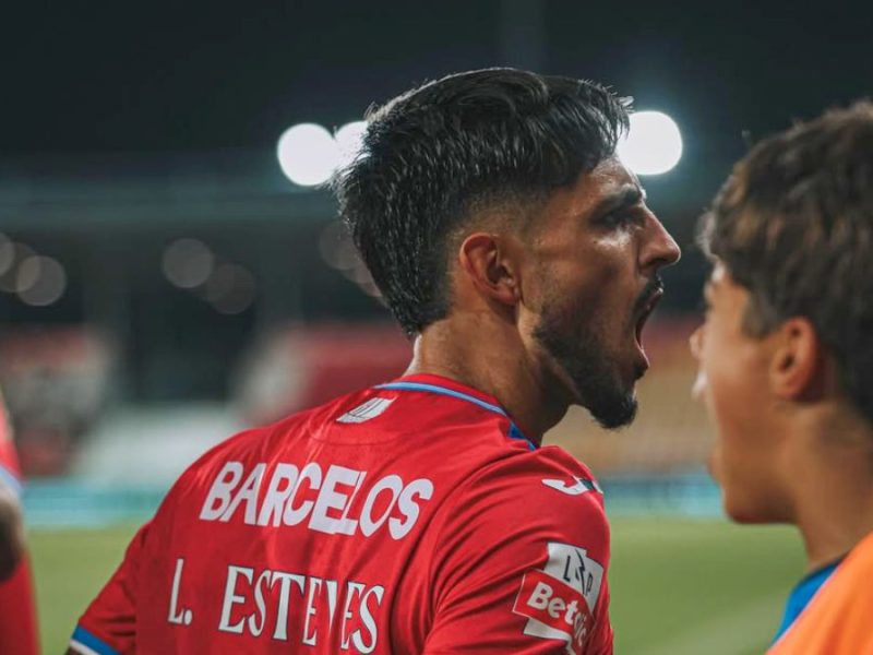 Atlas se refuerza con Luis Esteves y negocia por Milton Valenzuela