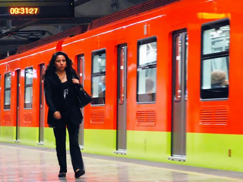 Sindicato de Metro amaga a periódico Reforma tras revelar millonarios gastos en centenarios
