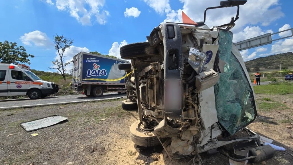 Tragedia en la Guanajuato-Juventino Rosas: Choque frontal deja un muerto y un herido