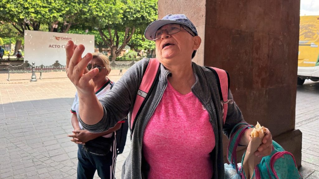 Mujer encara a alcalde de Celaya por obras y él la acusa de ‘hacer teatro’