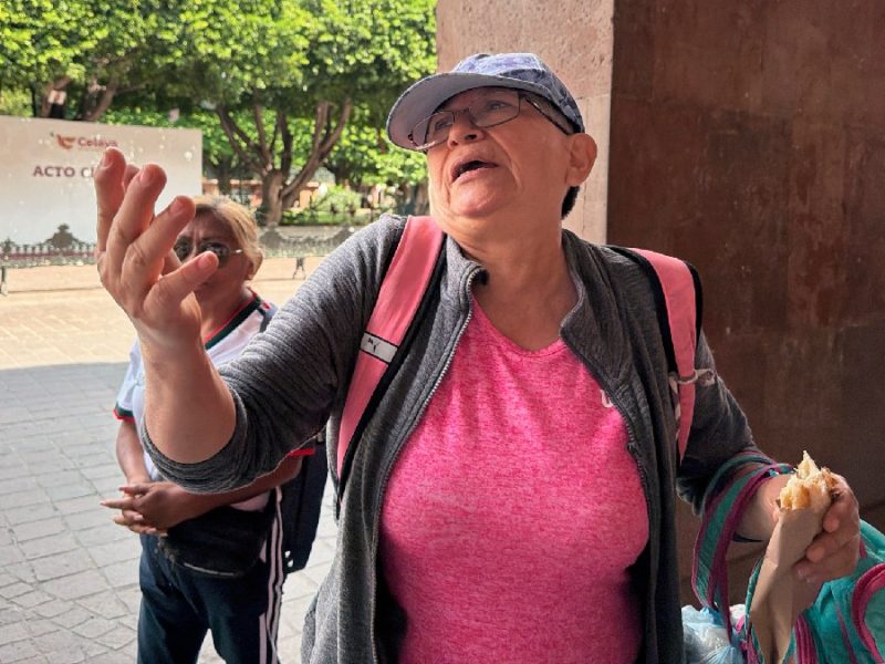 Mujer encara a alcalde de Celaya por obras y él la acusa de ‘hacer teatro’