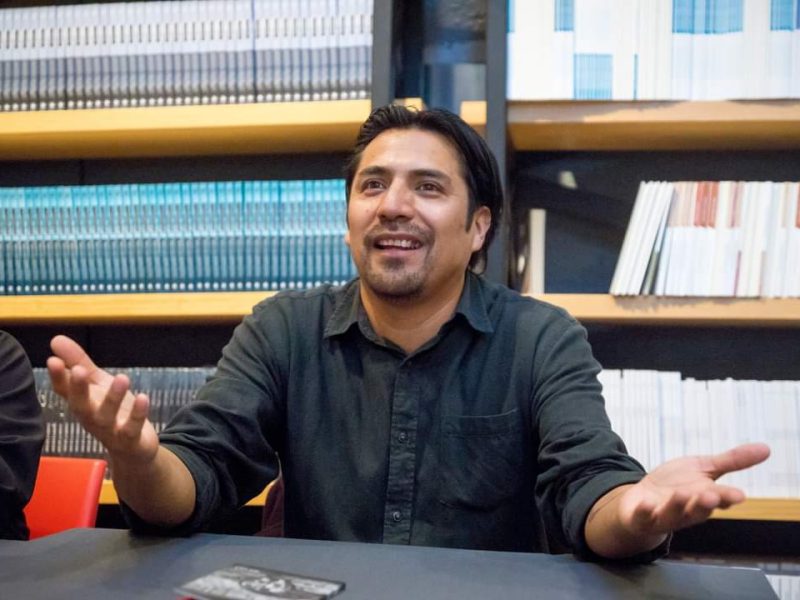 De la música a la poesía: Conoce a Omar Rivera, referente de la literatura en León