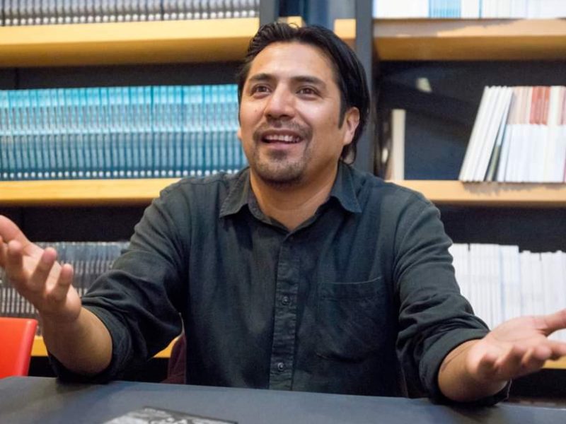 De la música a la poesía: Conoce a Omar Rivera, referente de la literatura en León