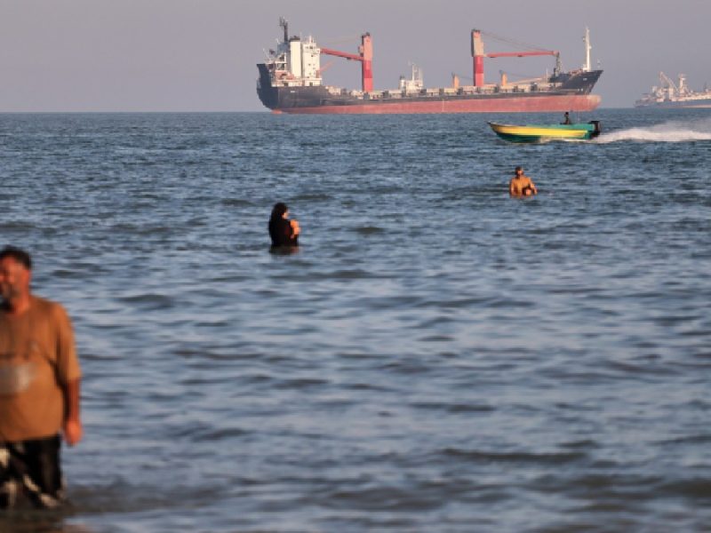 Ataque a buque obliga a la ONU a pausar evacuación en el estrecho de Ormuz