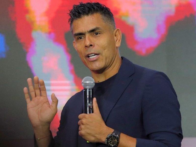 ‘El sacrificio detrás del éxito’: Oswaldo Sánchez inspira en conferencia en León