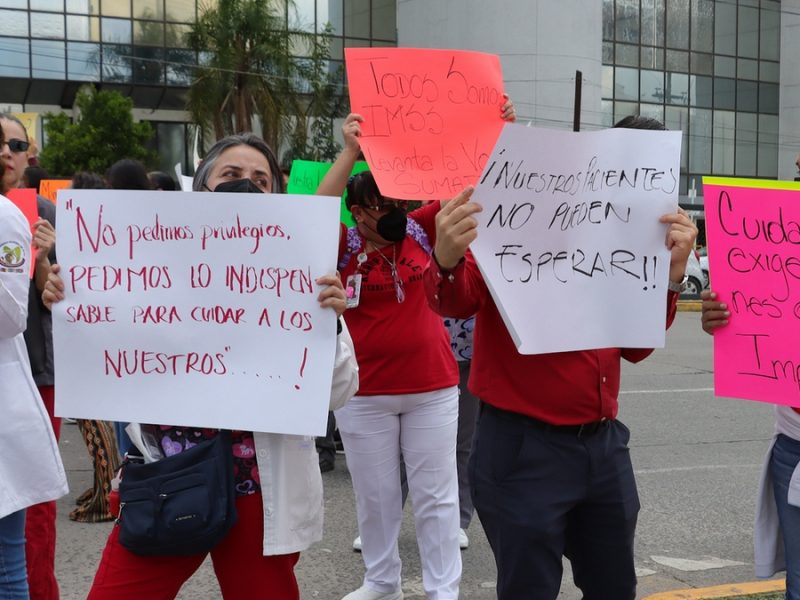 ‘Faltan insumos, sobran promesas’: Trabajadores del IMSS León exhiben carencias y saturación