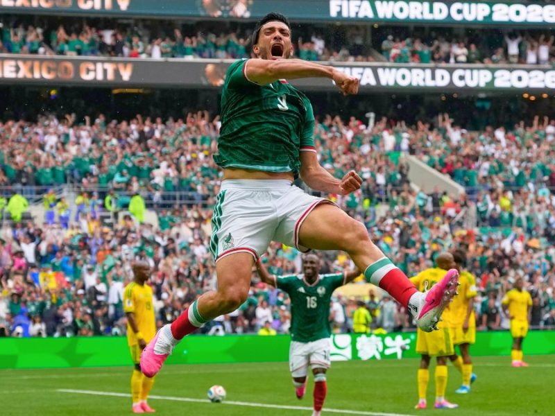 México Vs Sudáfrica: Raúl Jiménez llora al marcar el 2-0