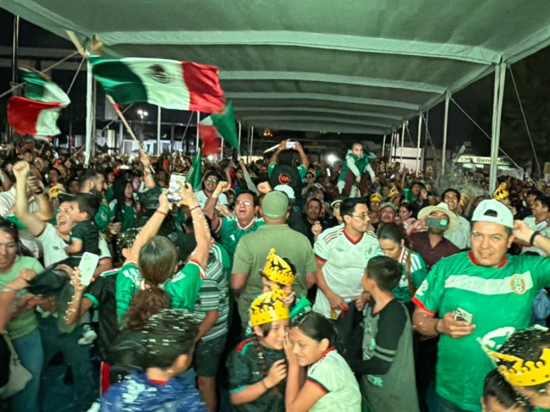 ‘¿Y si sí?’ Pese a lluvia, aficionados guanajuatenses disfrutan pase de la Selección Mexicana a octavos de final