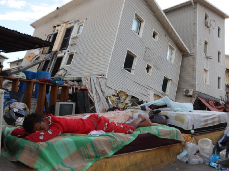 El tiempo se agota para hallar sobrevivientes y nueva réplica de sismo sacude a Venezuela