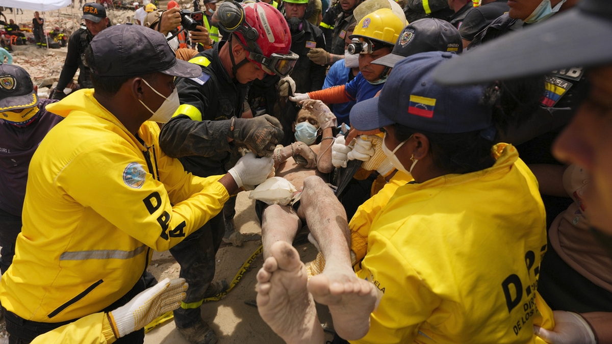 Terremotos en Venezuela: centenares de rescatistas buscan vida