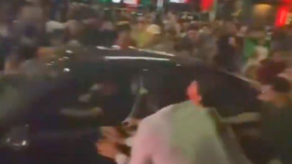 Un auto atropelló a aficionados en Los Cabos. X.