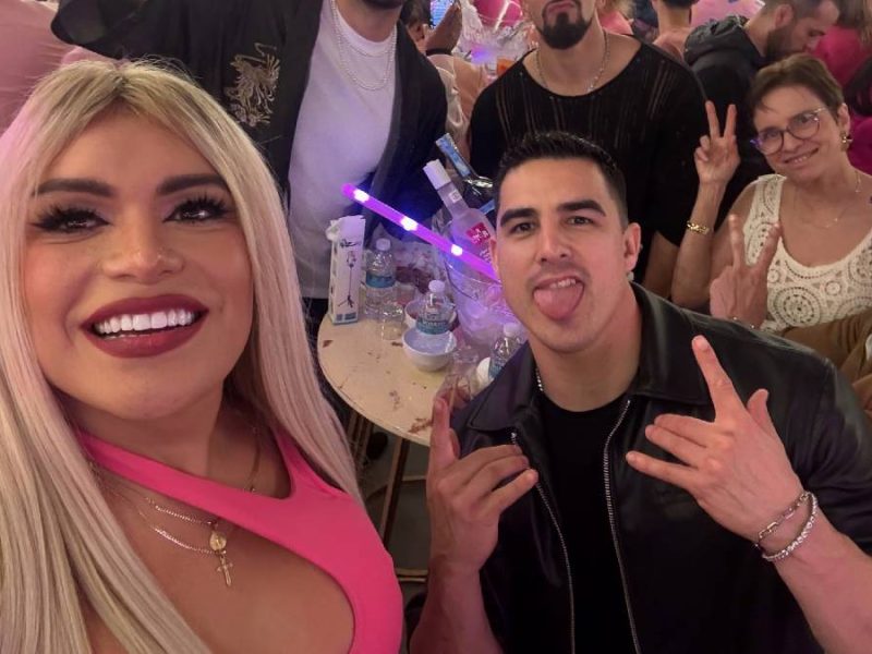 Wendy Guevara abre su propia cantina rosa en la CDMX y la acompaña Nicola Porcella