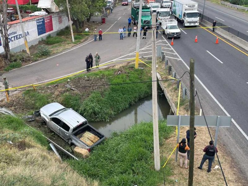 Abasolo: Se disparan de coche a coche en carretera; reportan un hombre muerto