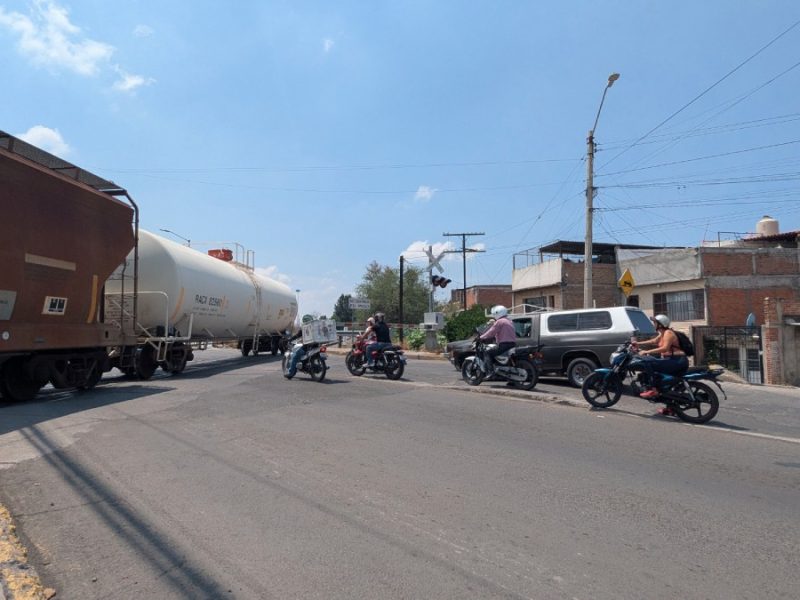 Inquieta a vecinos de Calzada de Guadalupe afectaciones por construcción de puente