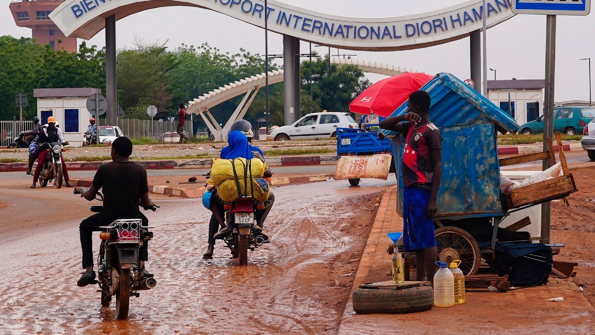 ataque aeropuerto niger
