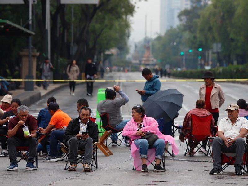 Advierte trabajadora a maestros: ‘Nos estamos hartando’