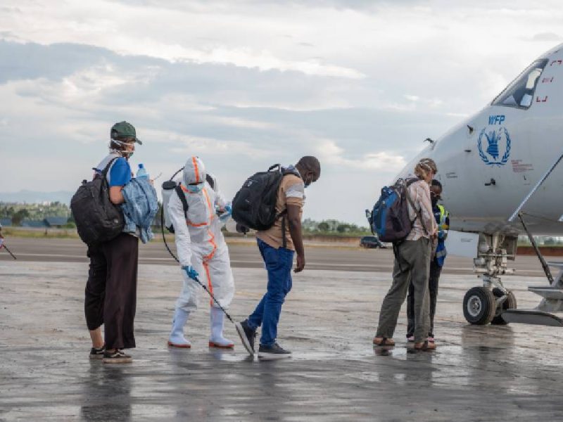 OMS admite rezago ante brote de ébola en Congo, pero asegura avances