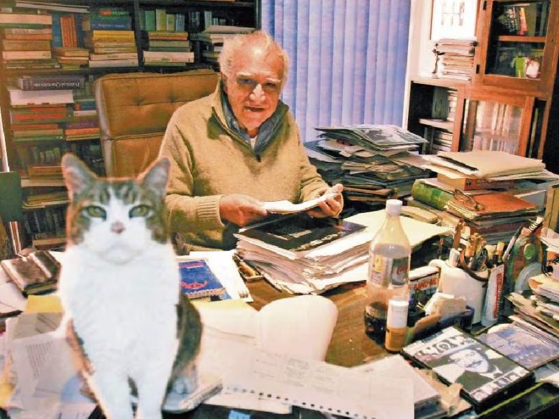 Polémica por entrevista inédita a Carlos Monsiváis sobre AMLO; familia acusa infundio