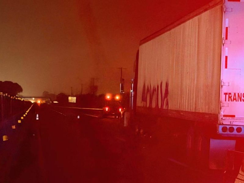 Tragedia en la Panamericana: Tres jóvenes en moto mueren arrollados por tráiler