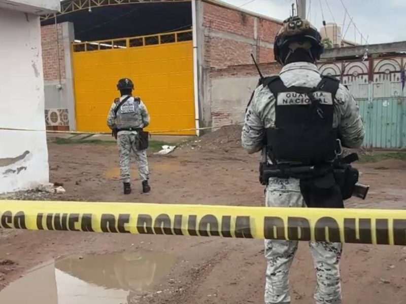 Madrugada mortal en Celaya: Hombre muere en una riña; otro se accidenta en moto y se corta el cuello con unas láminas